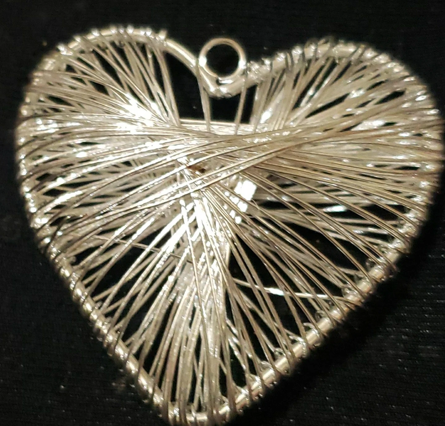 Heart-shaped wire decoration or pendant image indicator(1)