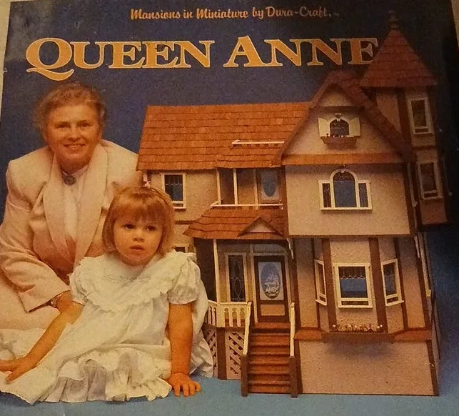 Dura-Craft Queen Anne Miniature Dollhouse