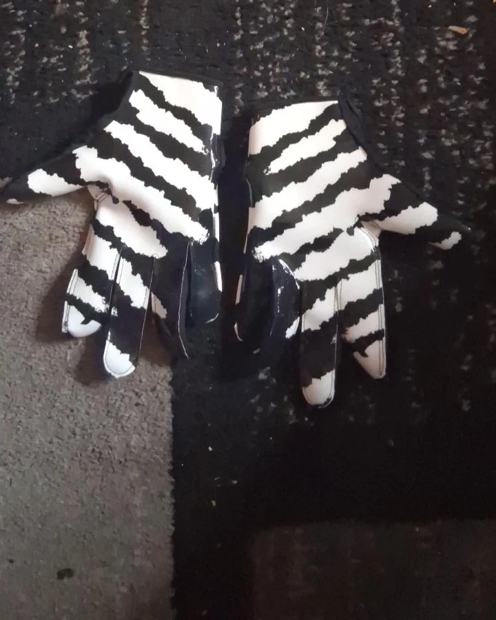 Zebra Striped Gloves image indicator(1)