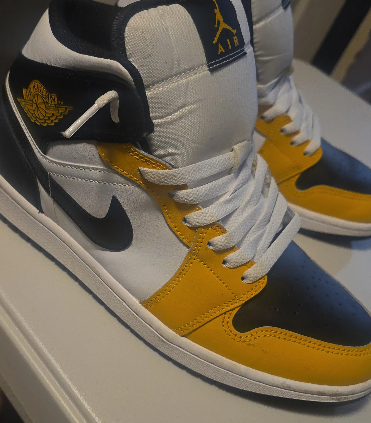 Air Jordan 1 Mid Taxi Black US 9.5