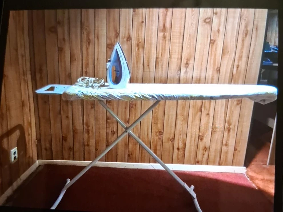 Ironing Board with Iron image indicator(1)