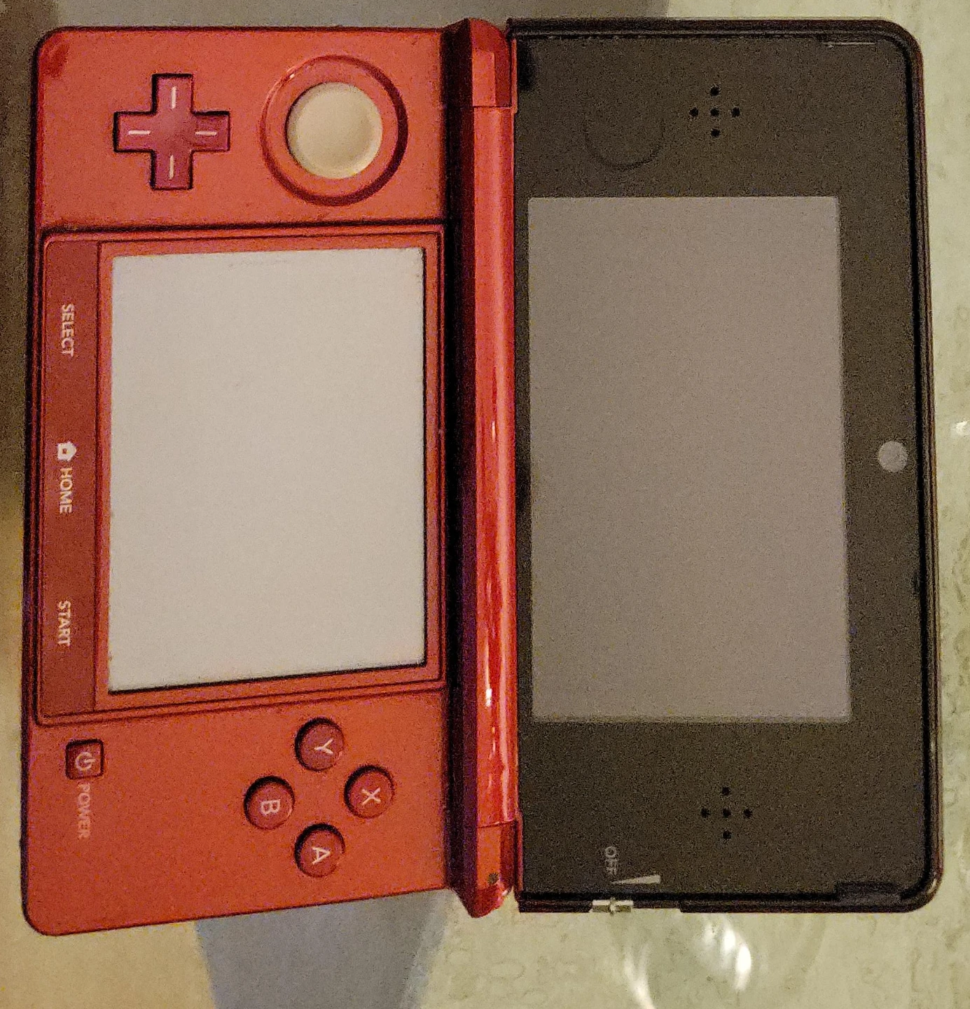Red Nintendo 3DS thumbnail