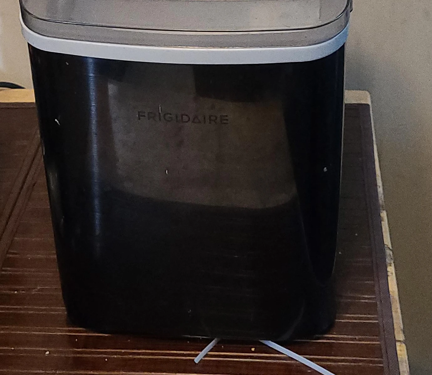 Frigidaire Ice Maker - Great Condition!