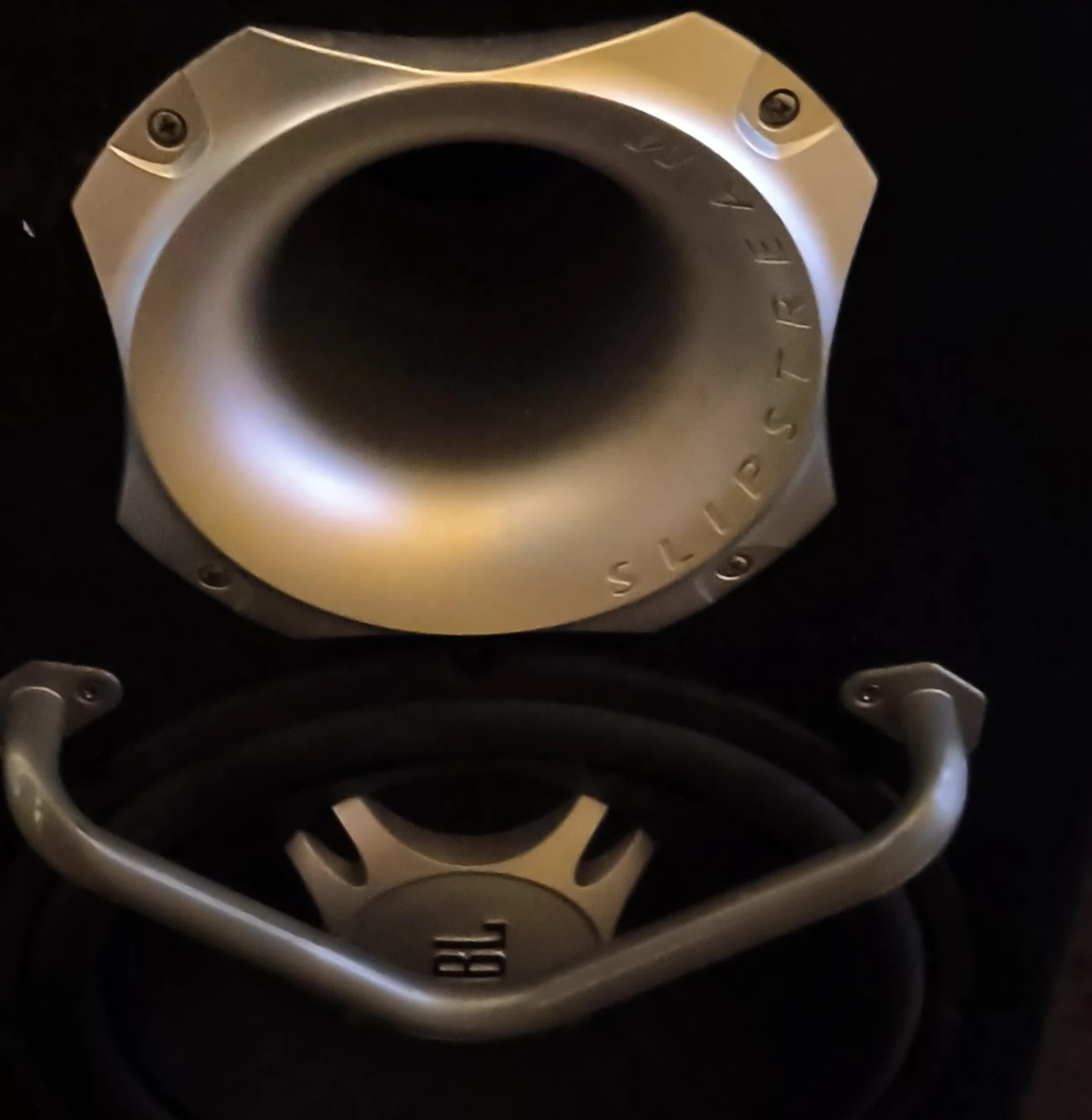 JBL Slipstream Speaker thumbnail