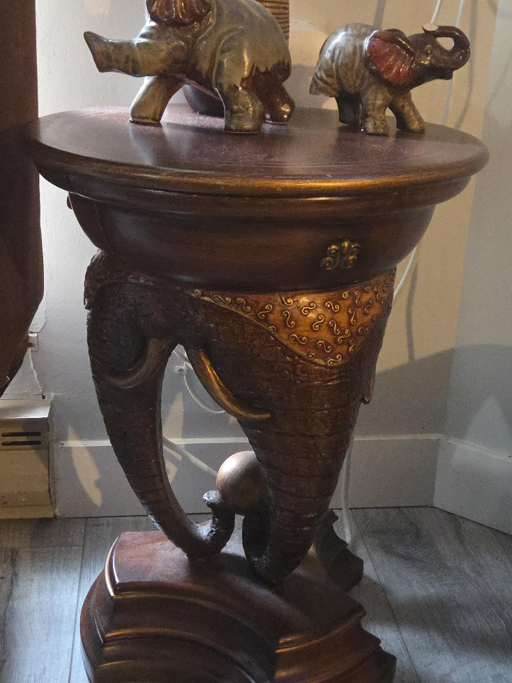 Elephant Accent Table image indicator(1)