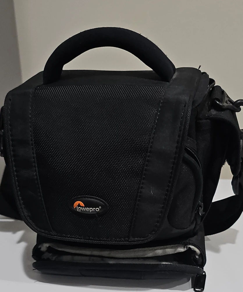 Lowepro Camera Bag & Canon PowerShot G6 Bundle