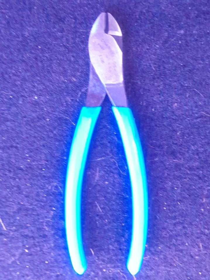 Diagonal Cutting Pliers with Green Handle