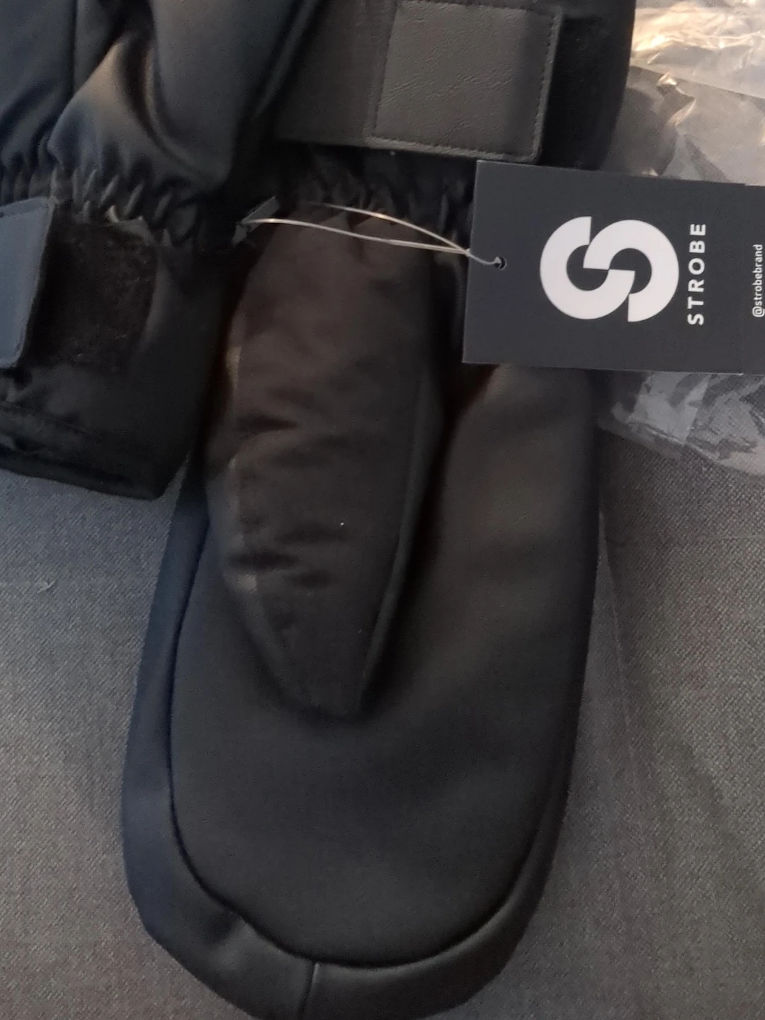 New Strobe Black Mittens