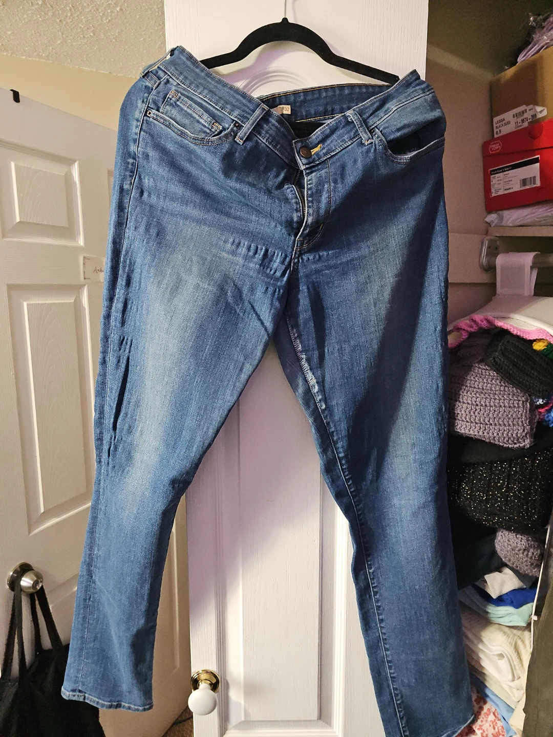 Levi's Jeans - Distressed