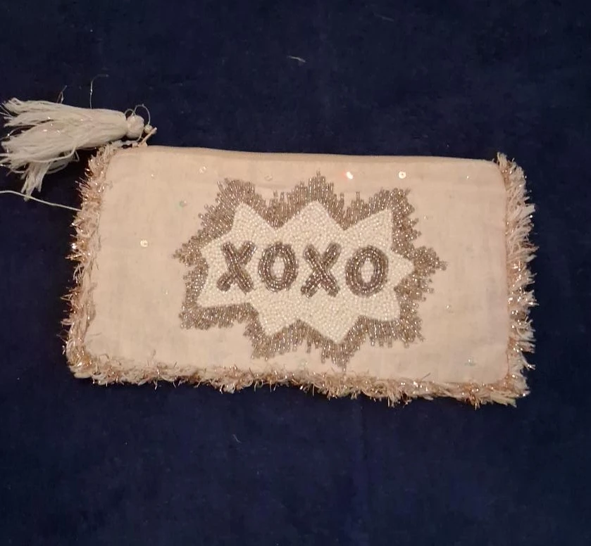 Beaded XOXO Clutch image indicator(1)