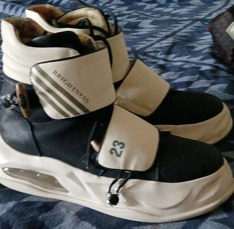 Brightness Black & Beige Sneakers - Size Unknown