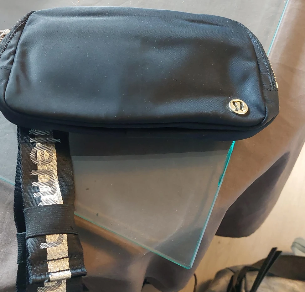 Lululemon Everywhere Belt Bag Black