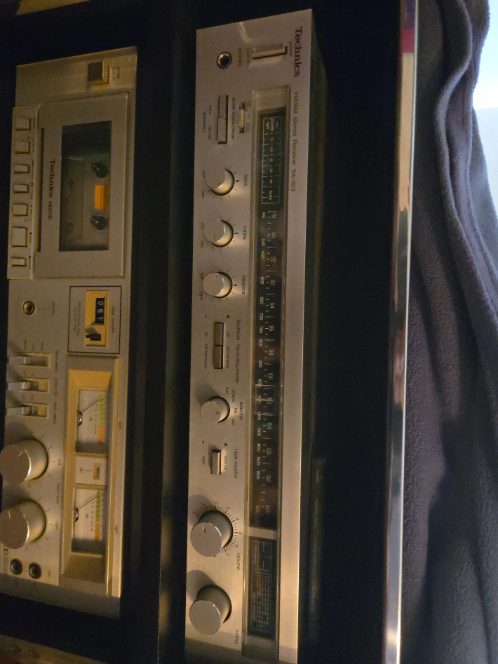 Technics SA-203 FM/AM Stereo Receiver & M205 Cassette Deck