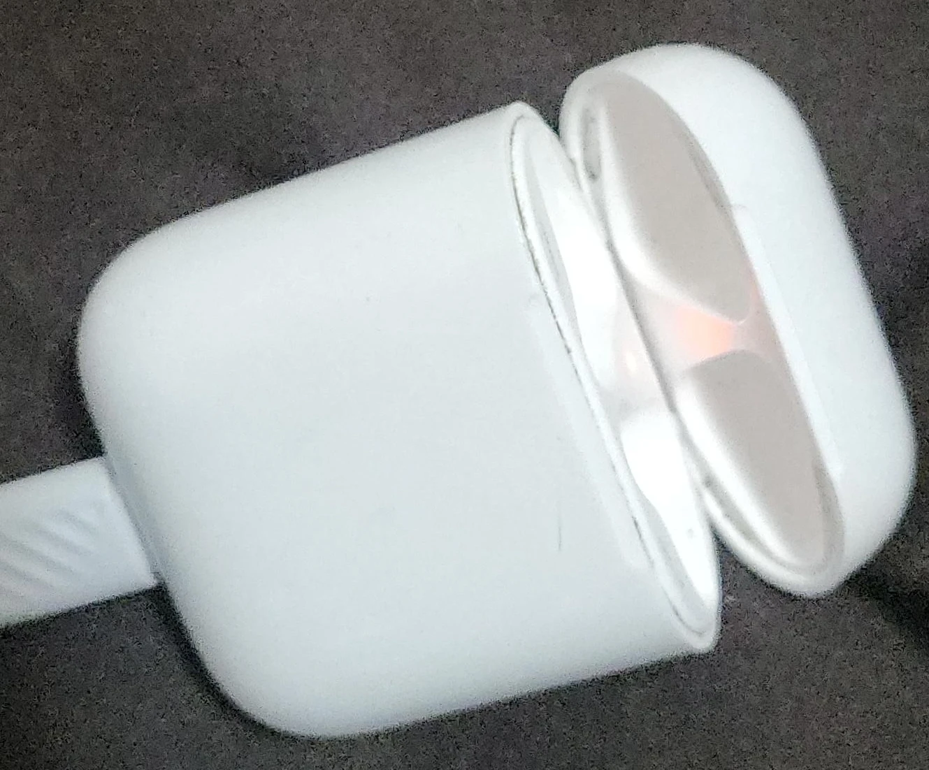 Apple AirPods Charging Case