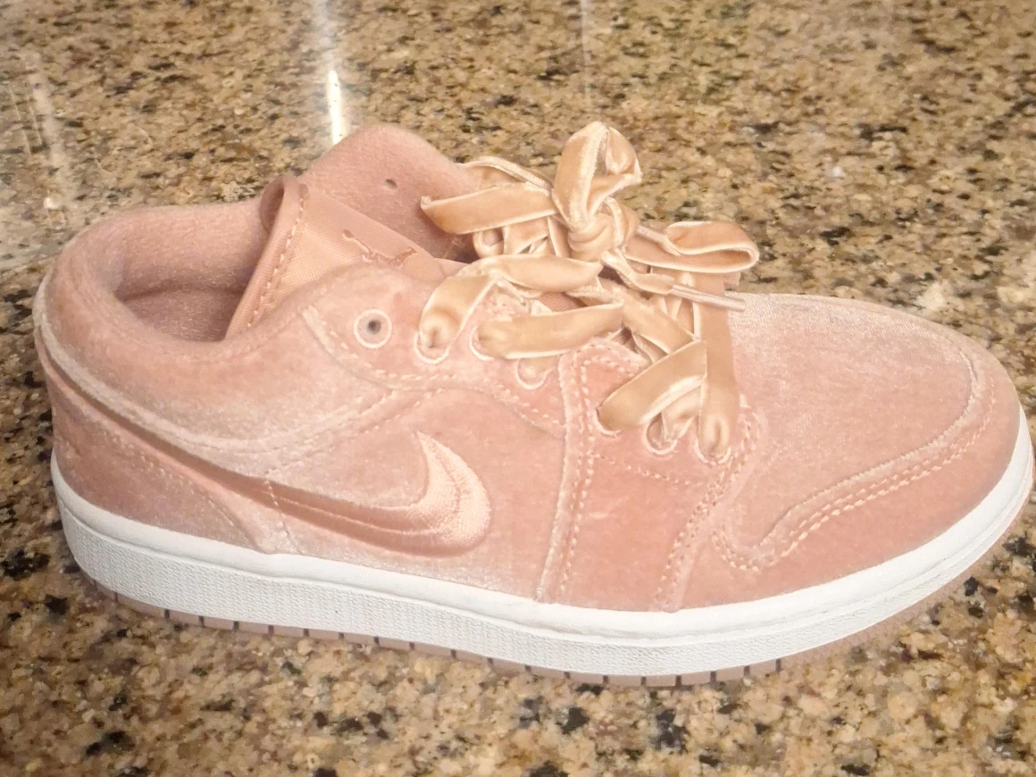 Nike Air Jordan 1 Low Velvet Pink