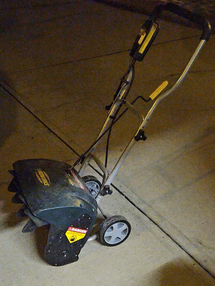 Yardworks Electric Snow Blower