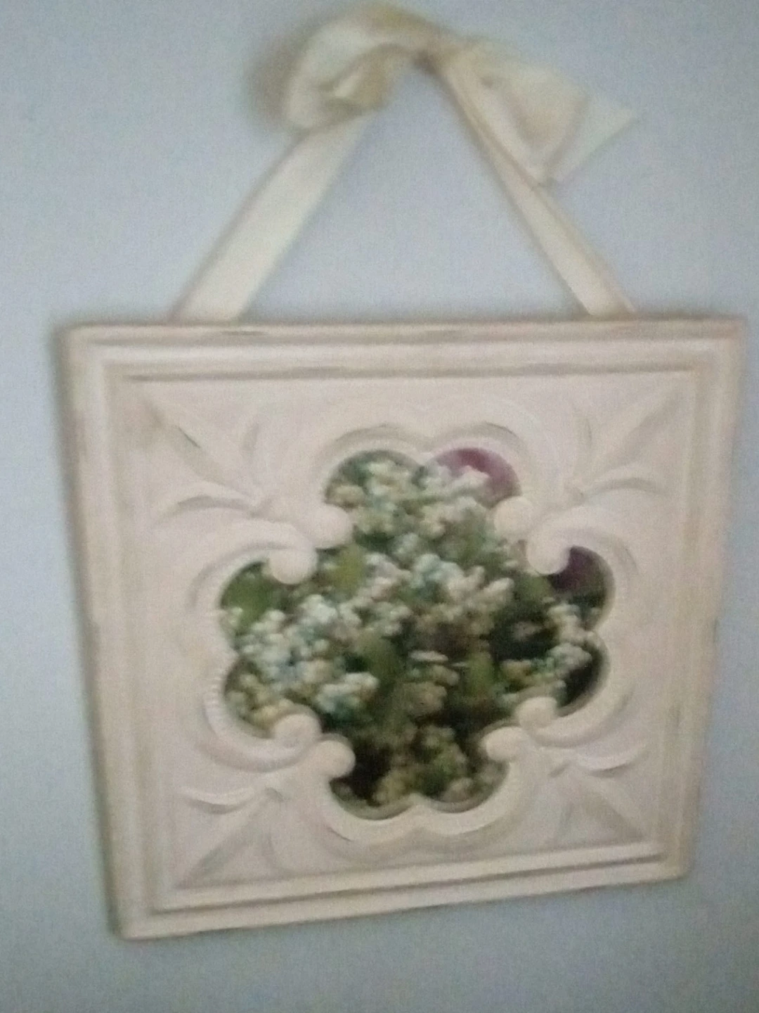 Hanging Wall Decor with Ribbon image indicator(1)