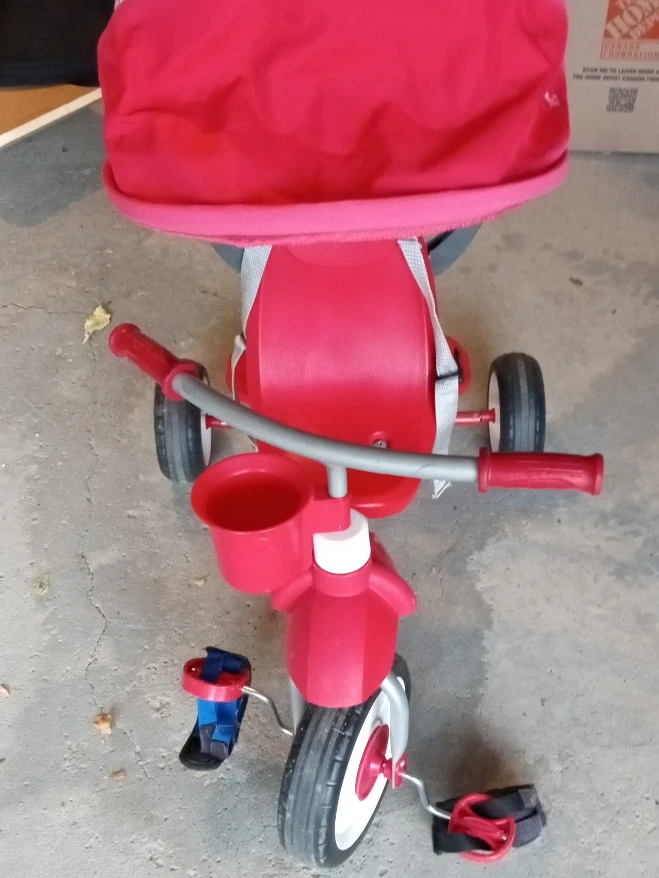 Radio Flyer Steer & Stroll Trike in Red thumbnail