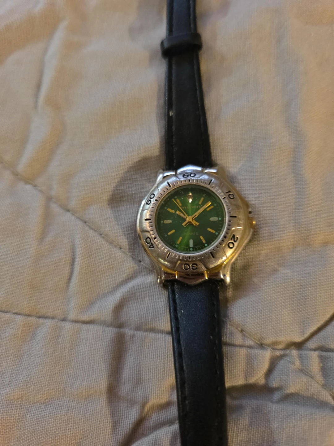MILAN Quartz Watch with Green Face image indicator(2)