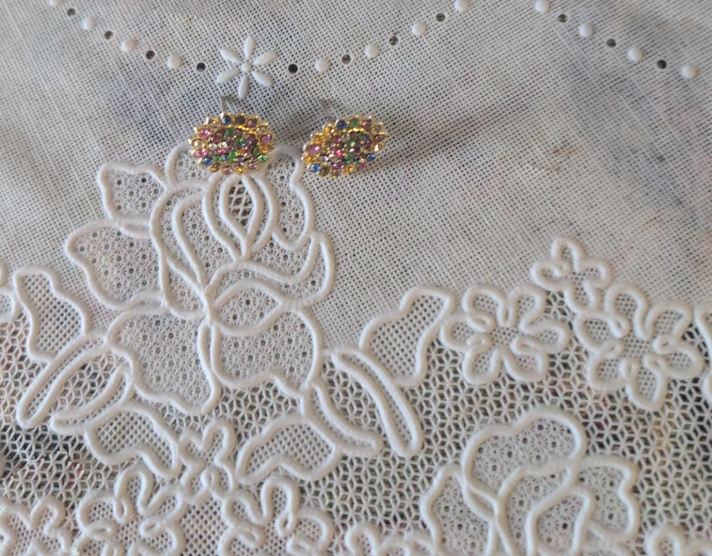 Stud Earrings with Multicoloured Stones