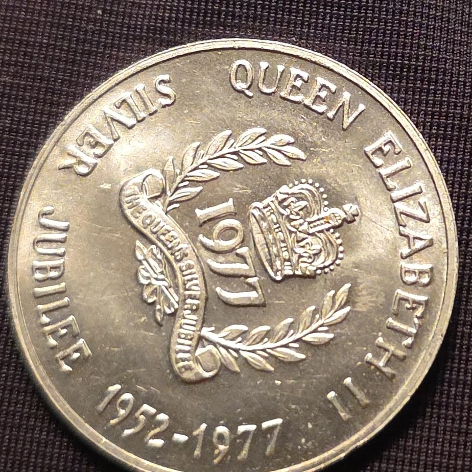 1977 Queen Elizabeth II Silver Jubilee Commemorative Coin