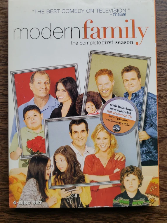 Modern Family: The Complete First Season (4-Disc Set) thumbnail