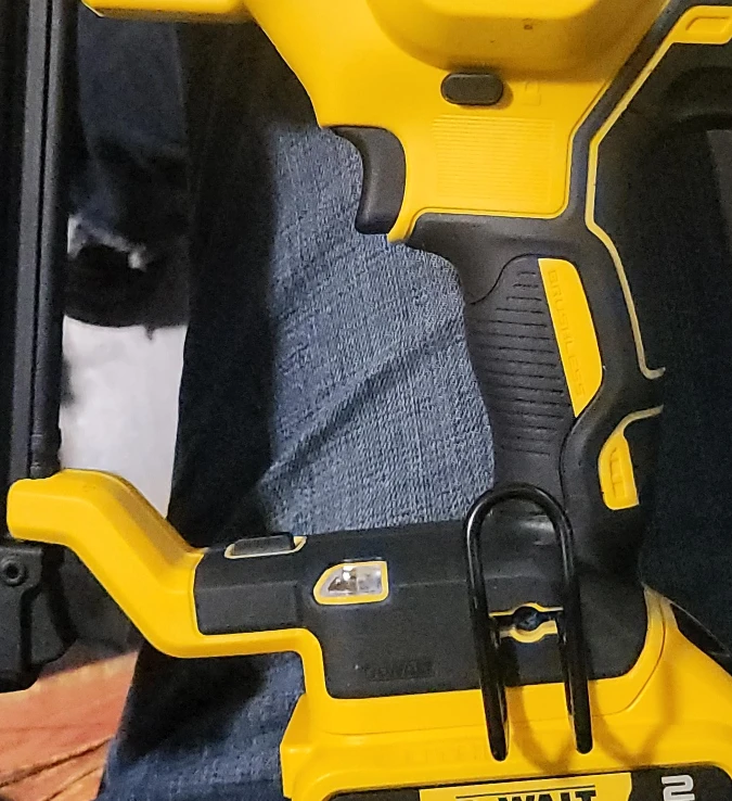 Dewalt 20V XR Brushless 18GA Brad Nailer