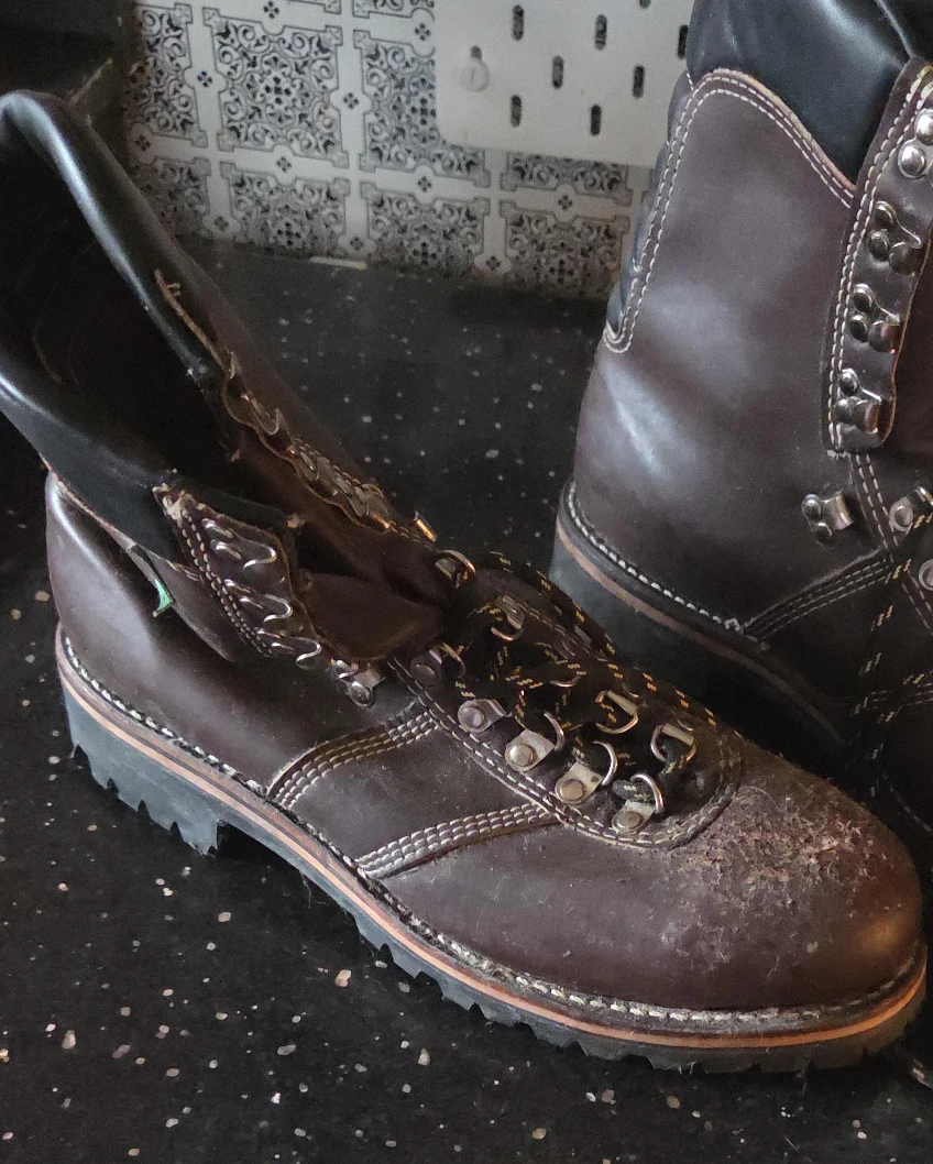 CSA Brown Leather Hiking Boots image indicator(1)