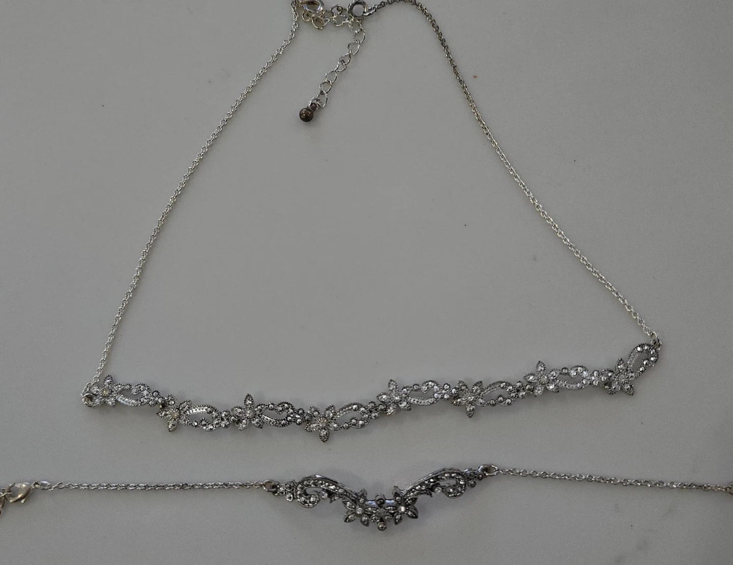 Necklace and Bracelet Set - Silver image indicator(1)