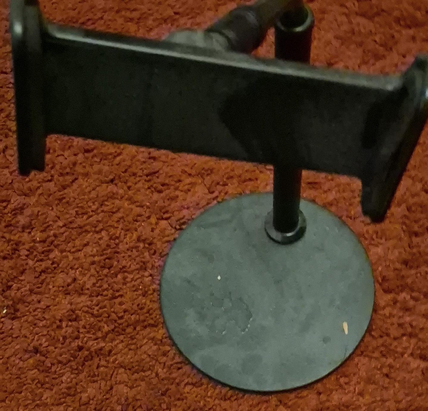 Unknown Black Metal Stand thumbnail