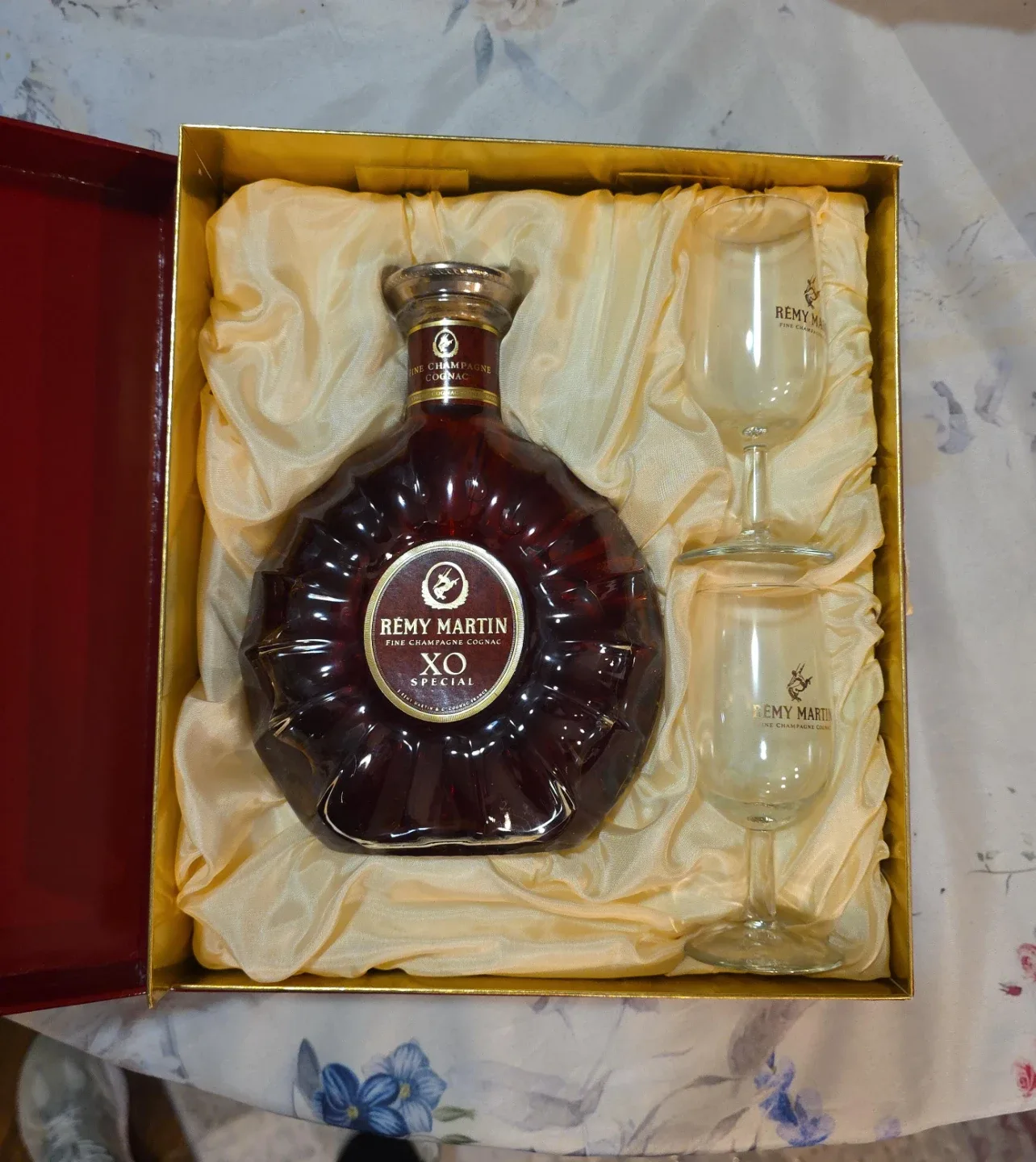 Remy Martin XO special edition cognac + 2 glasses