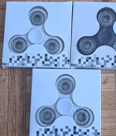Fidget Spinners - White & Black