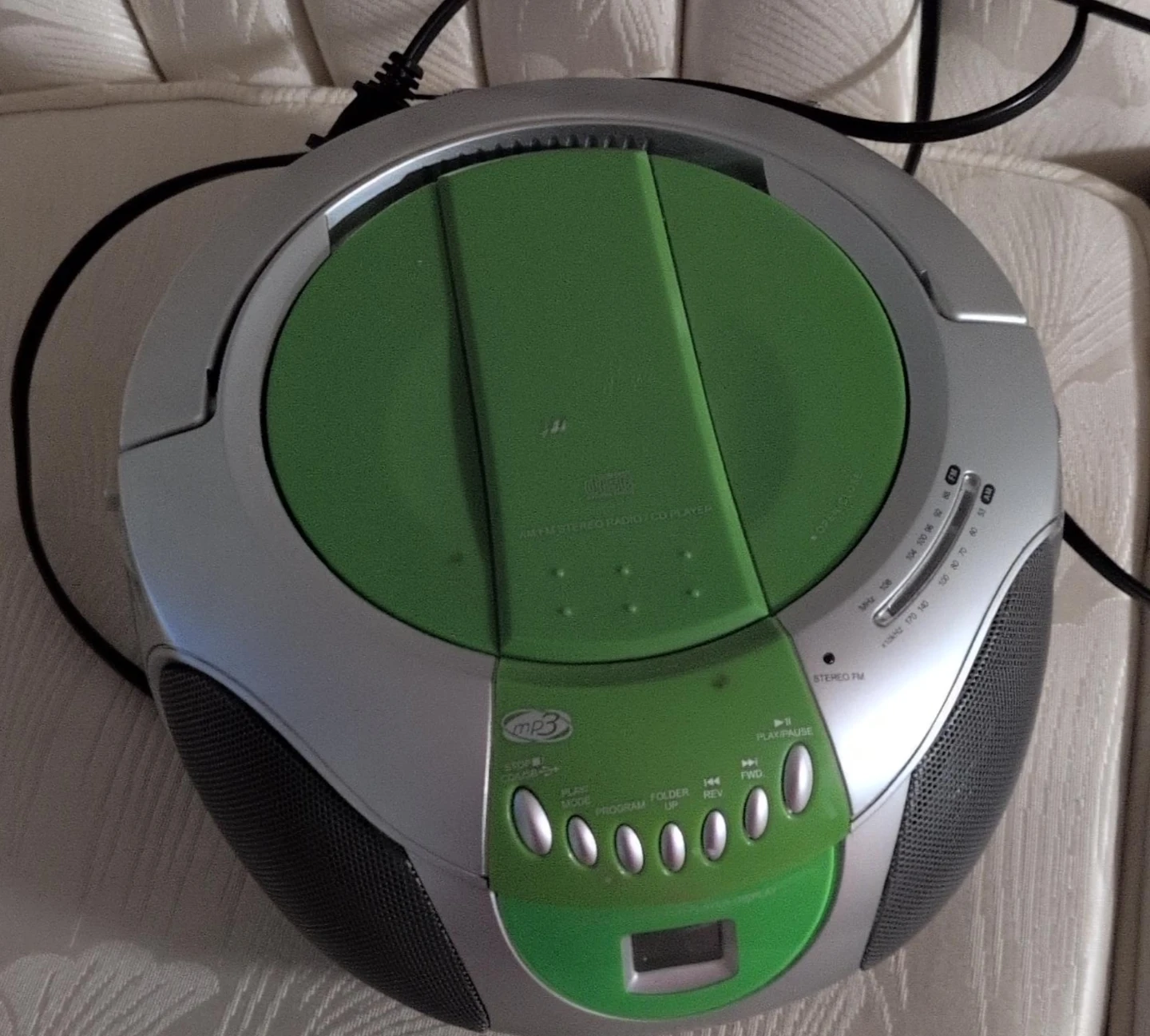 Portable MP3/Stereo Radio/CD Player thumbnail