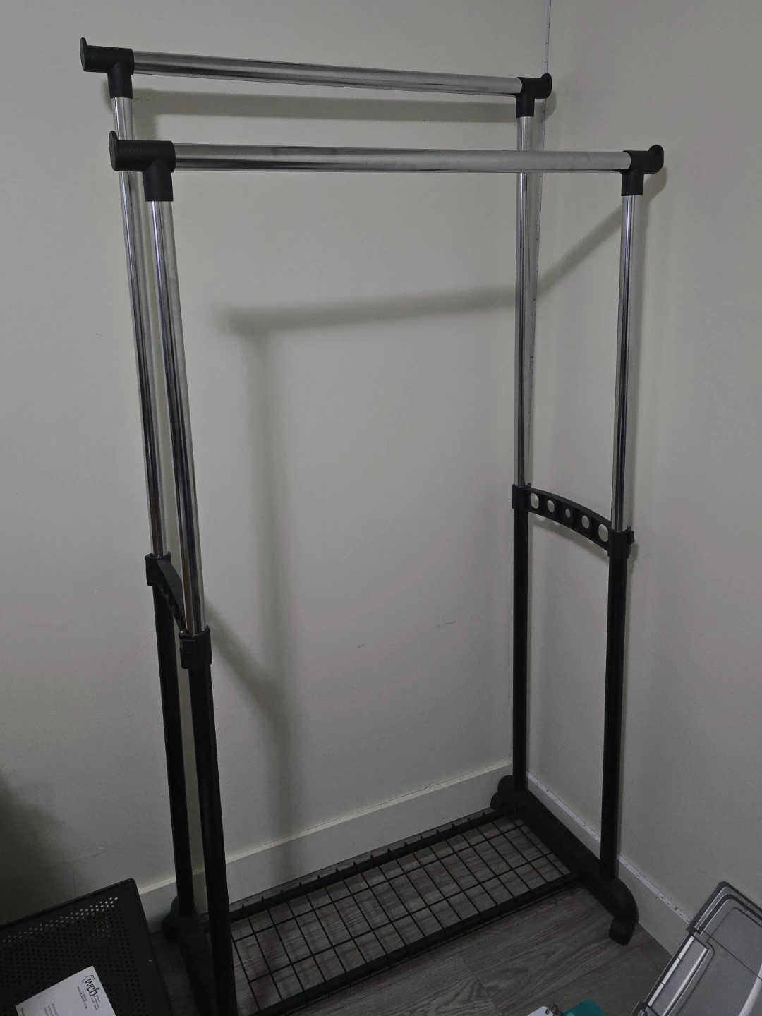 Adjustable Garment Rack thumbnail