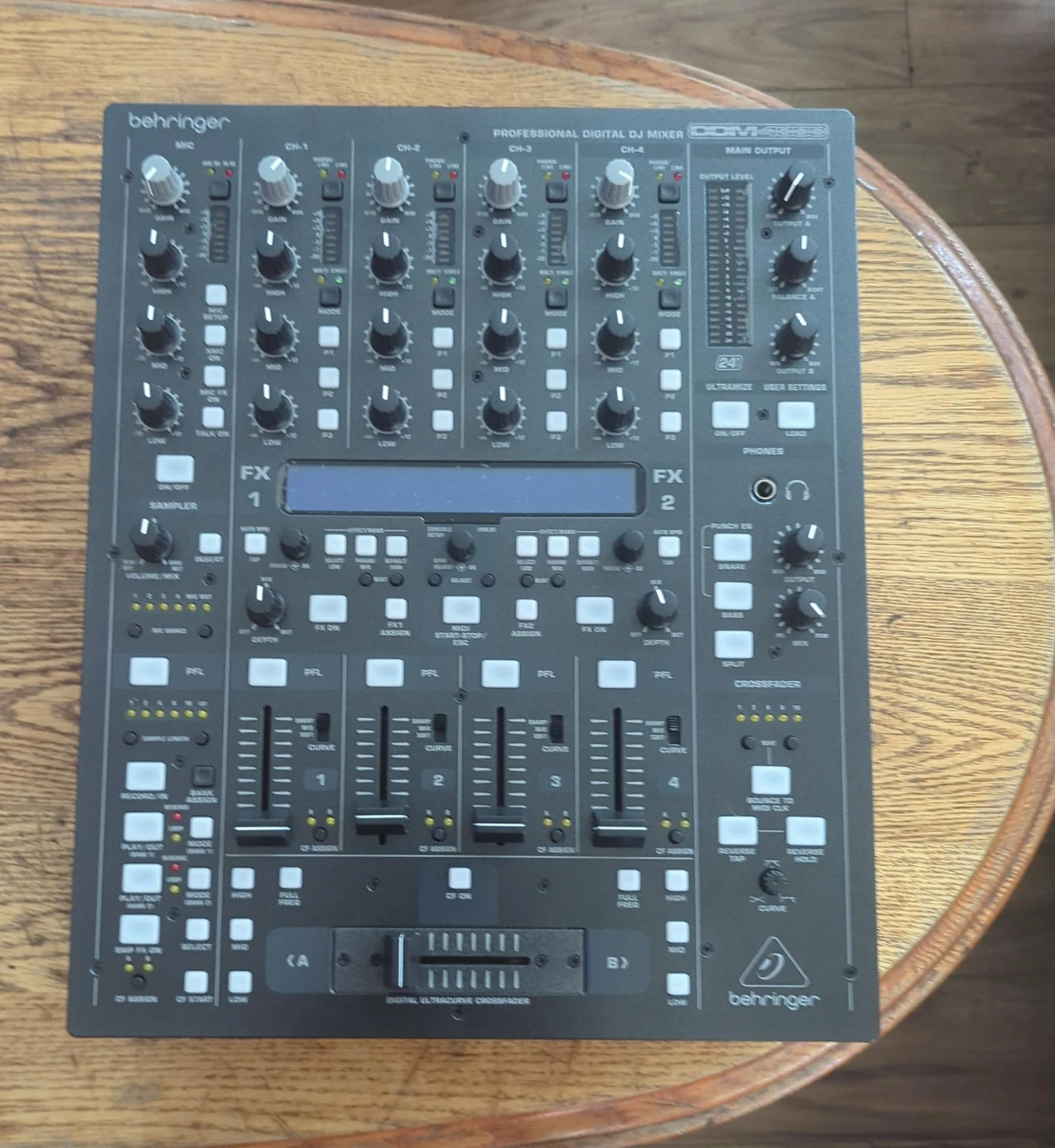 Behringer DJ Mixer DDM4000 🥕