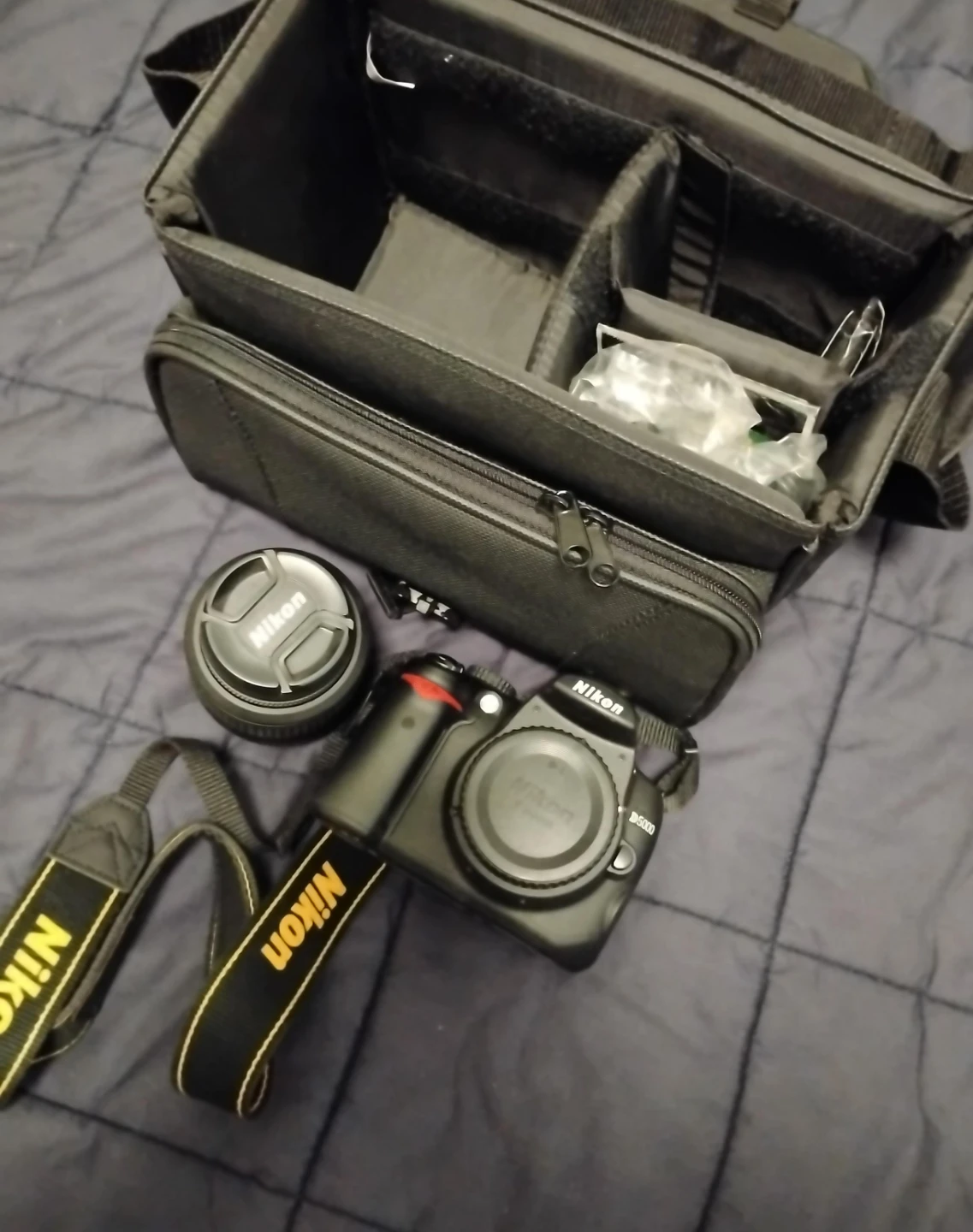 Nikon D5000 DSLR Camera with Lens and Bag image indicator(4)