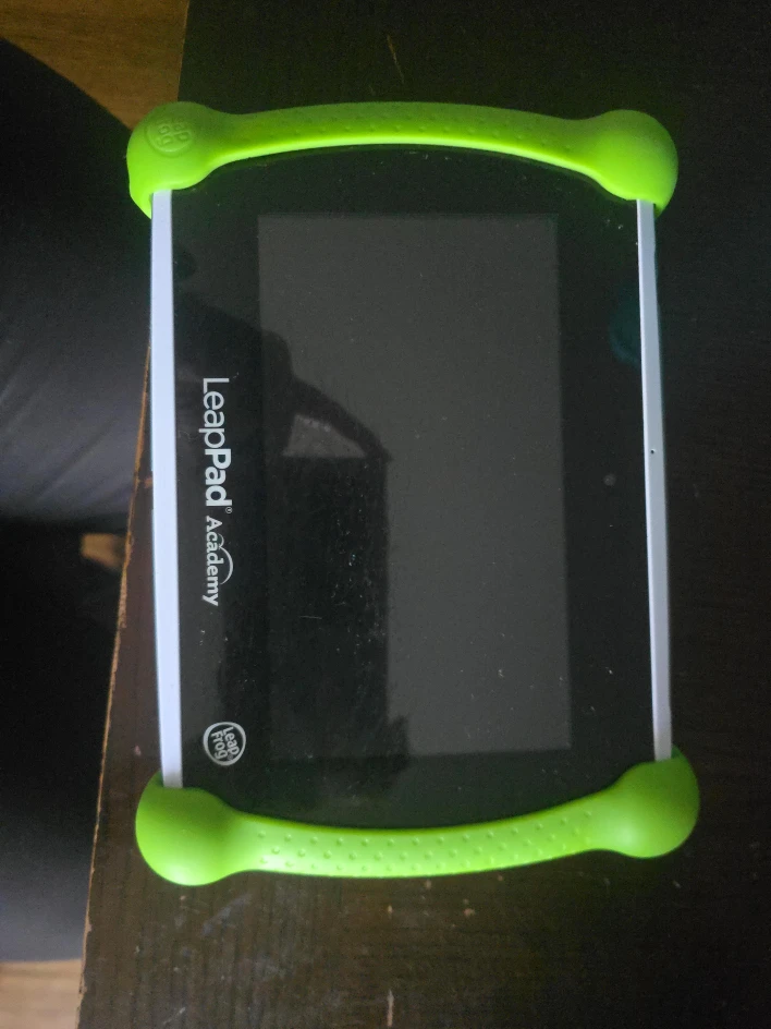 LeapPad Academy Tablet Bundle image indicator(2)