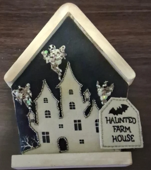 Haunted Farm House Halloween Decoration thumbnail
