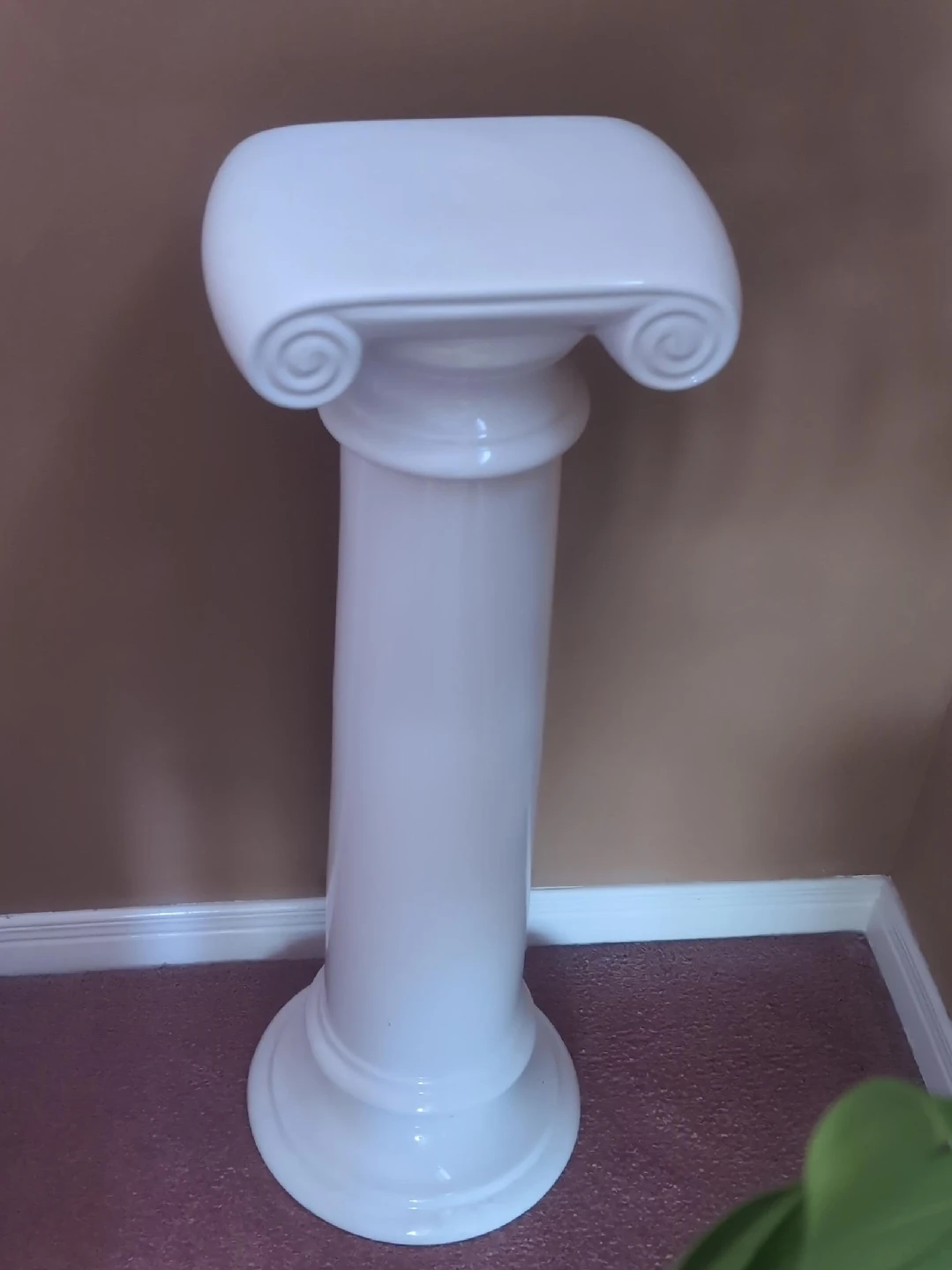 White Decorative Porcelain Ionic Column Pedestal Stand