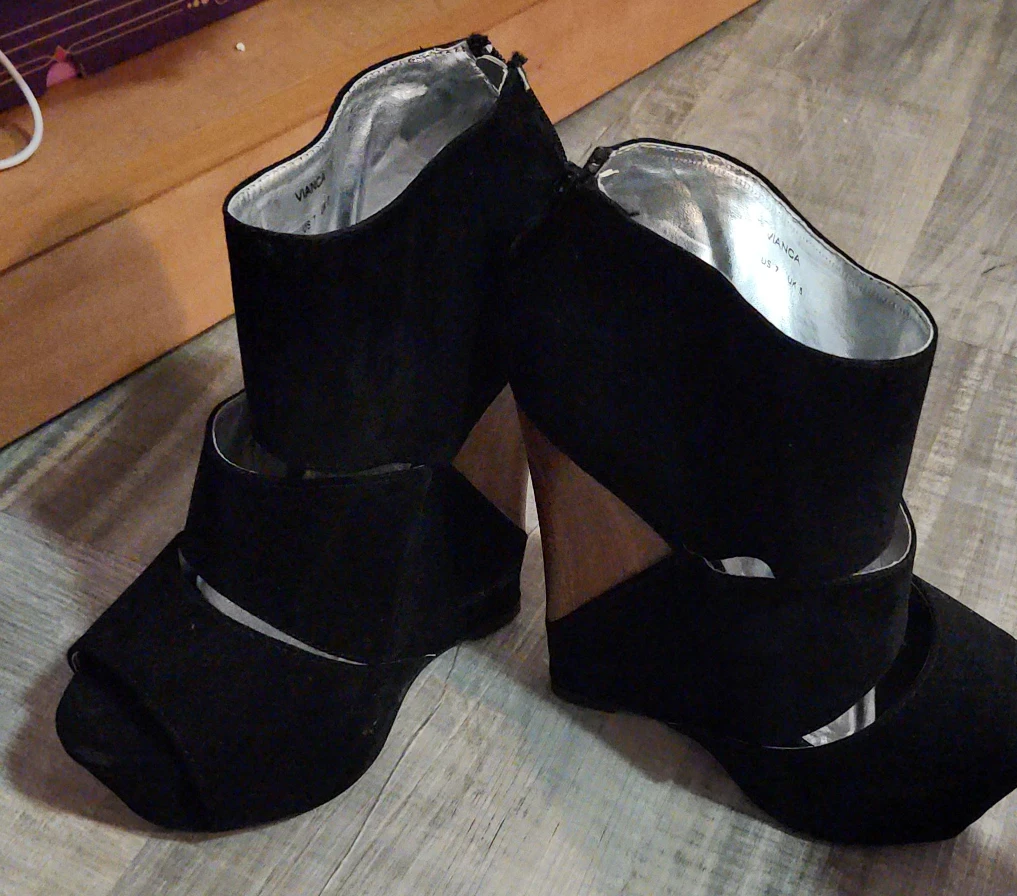 Vianca Black Wedge Booties Size 7