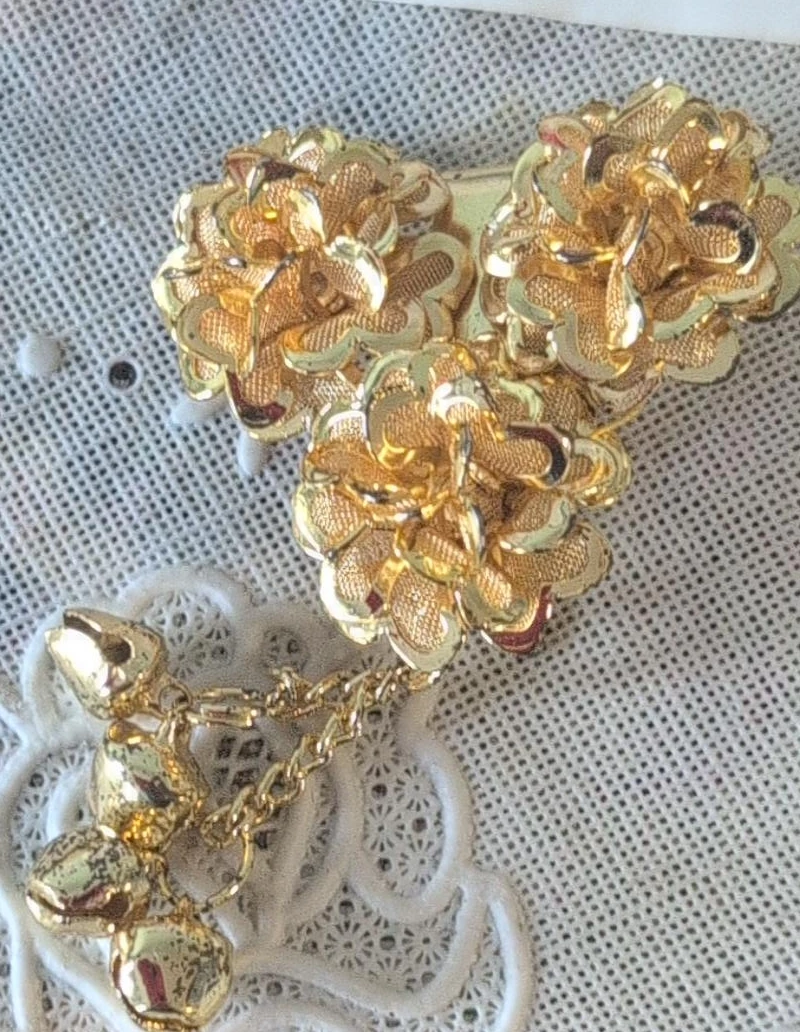 Gold Flower Brooch thumbnail
