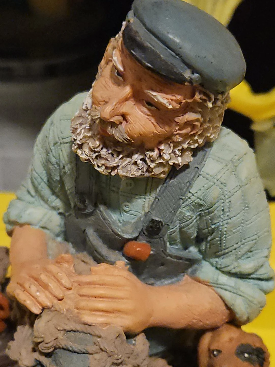 Beachcombers Old Salts "Mending Nets" Figurine