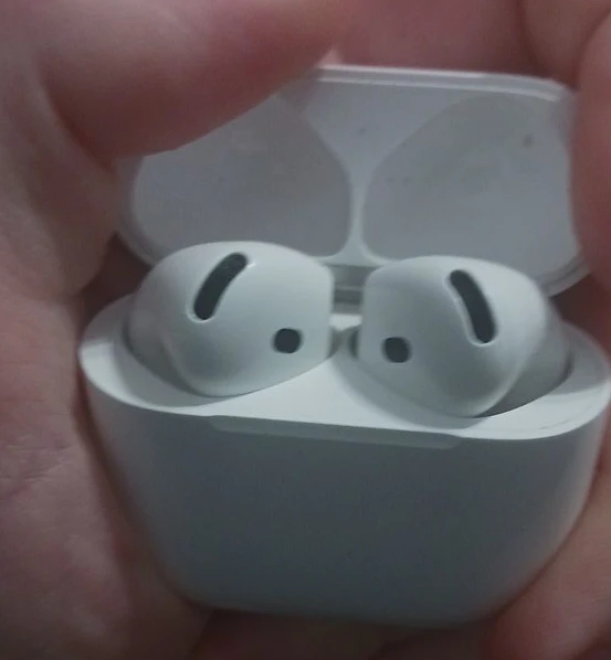Apple AirPods (4th gen) with Charging Case