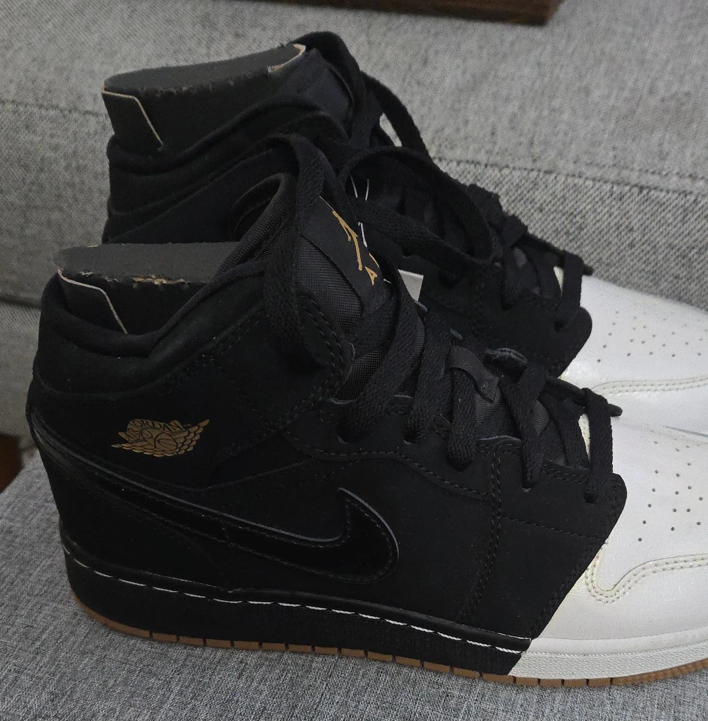 Air Jordan 1 Mid Black White