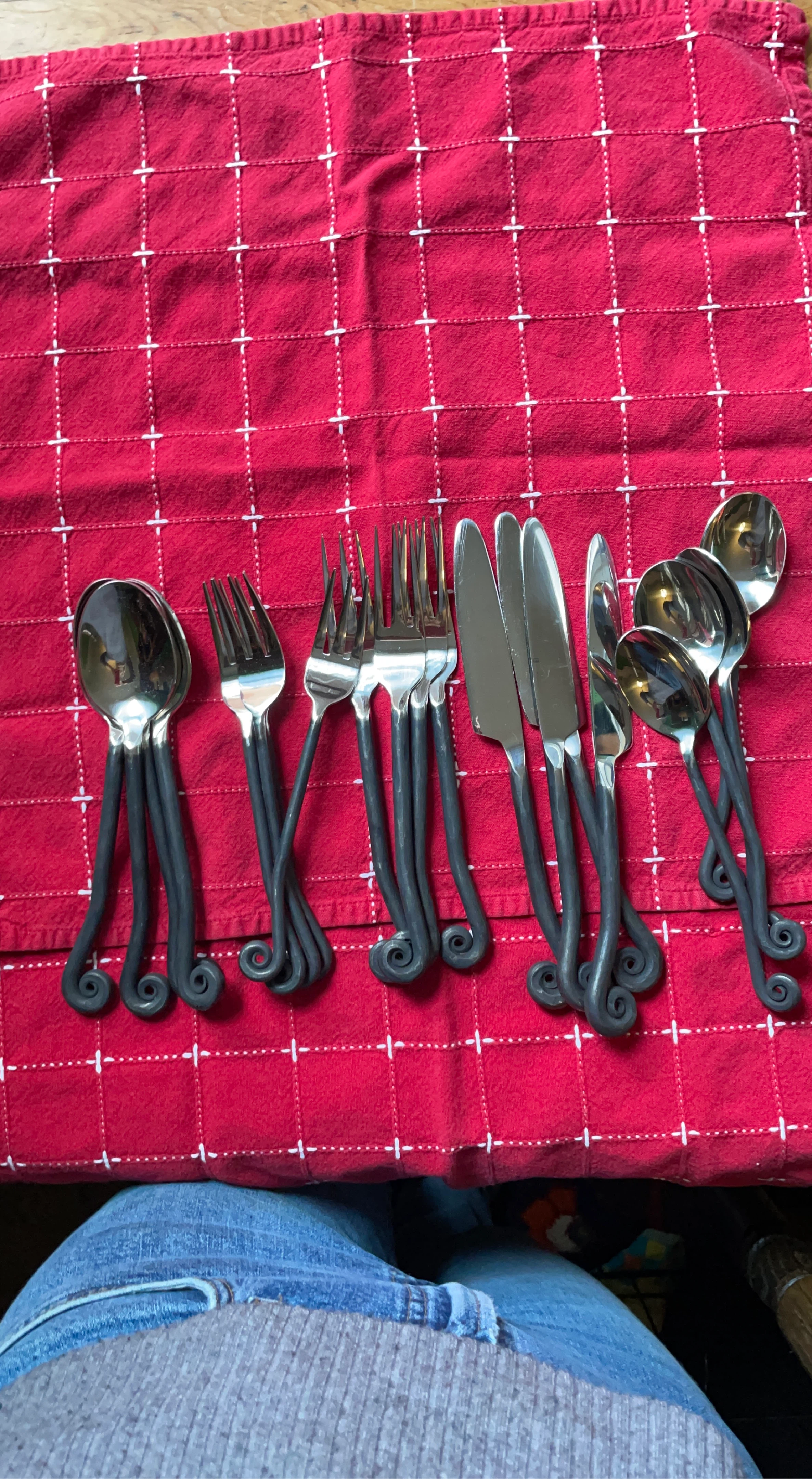 Gourmet Settings Flatware 4 Place Settings w/ Swirled Handles image indicator(1)