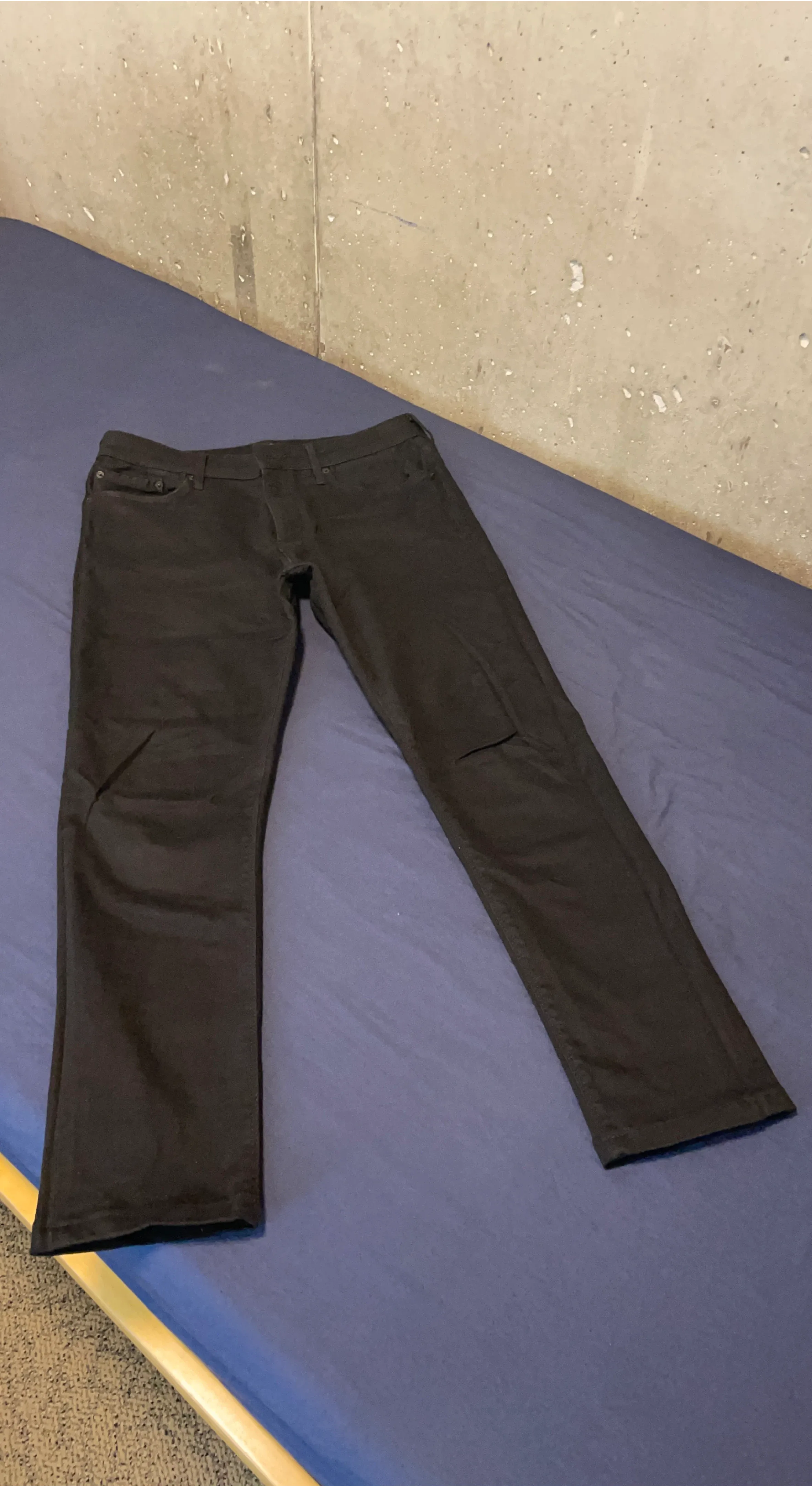 Black Levi's Jeans