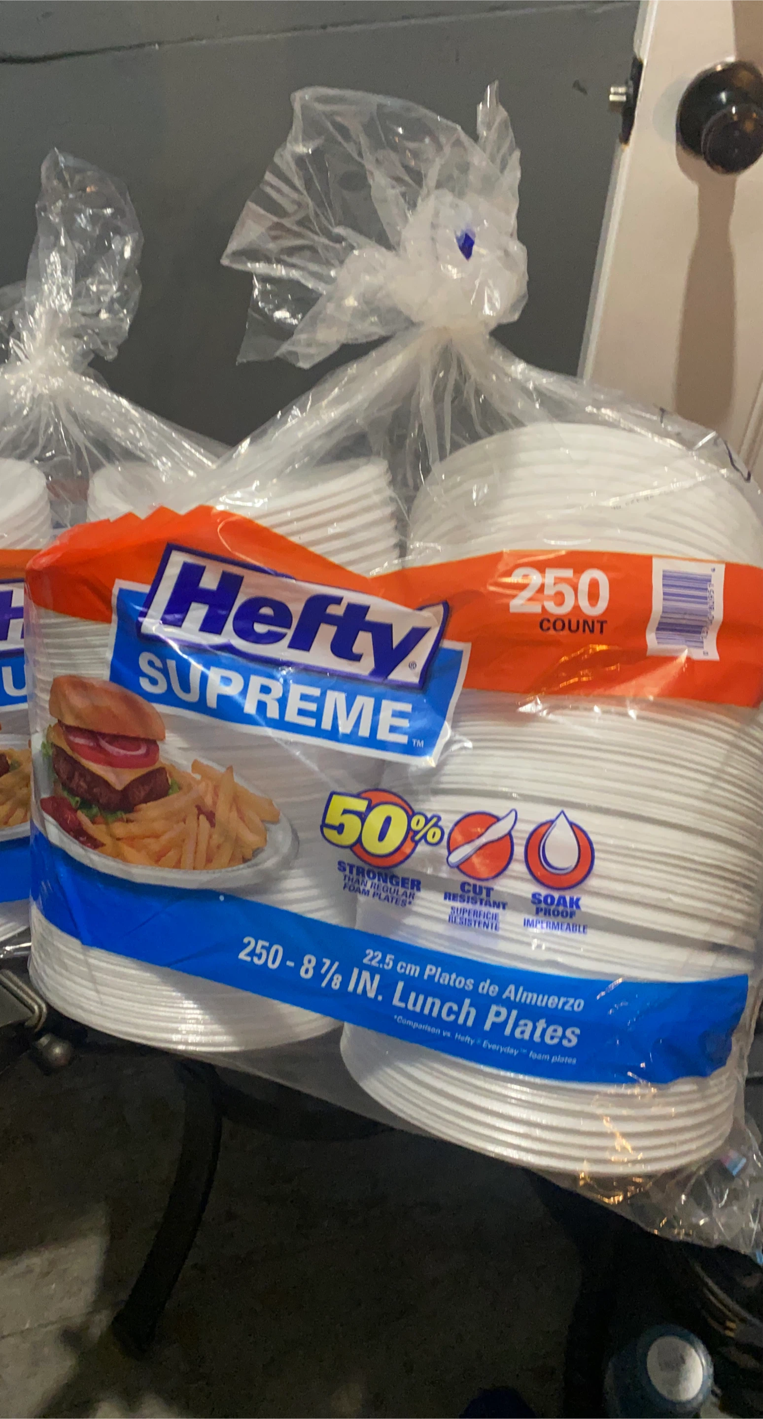 Hefty Supreme 8 7/8 in. Lunch Plates - 250 count