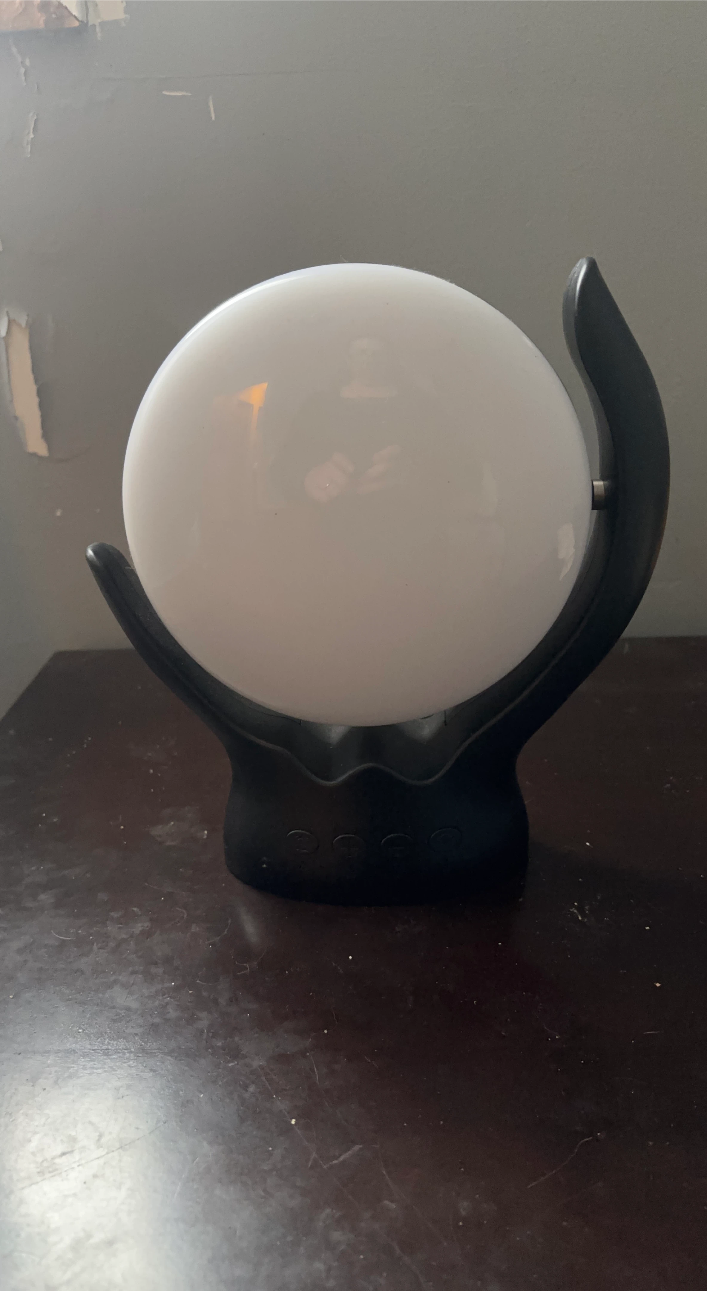 White Globe natural light Lamp image indicator(1)