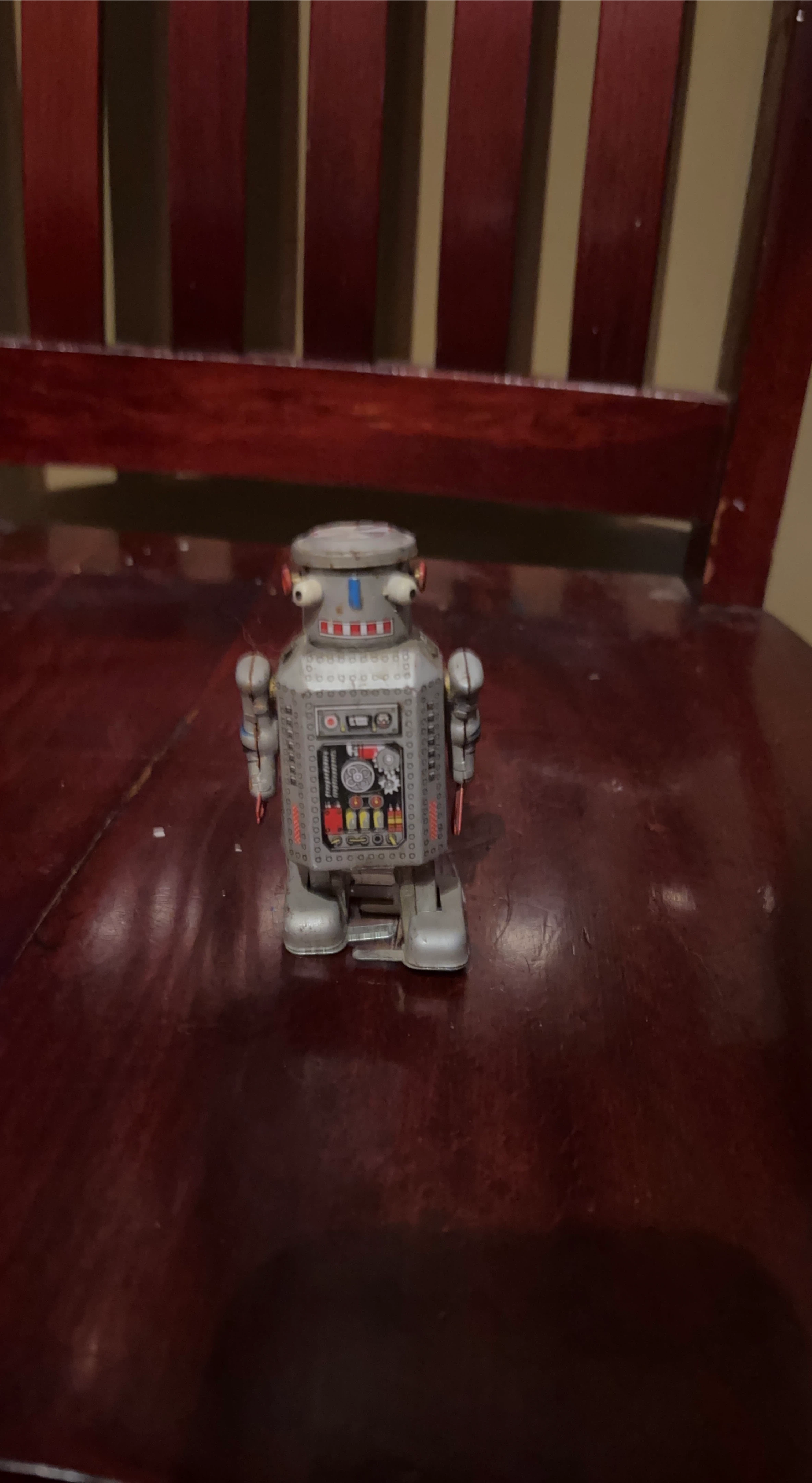 Vintage Wind-Up Robot Toy image indicator(1)