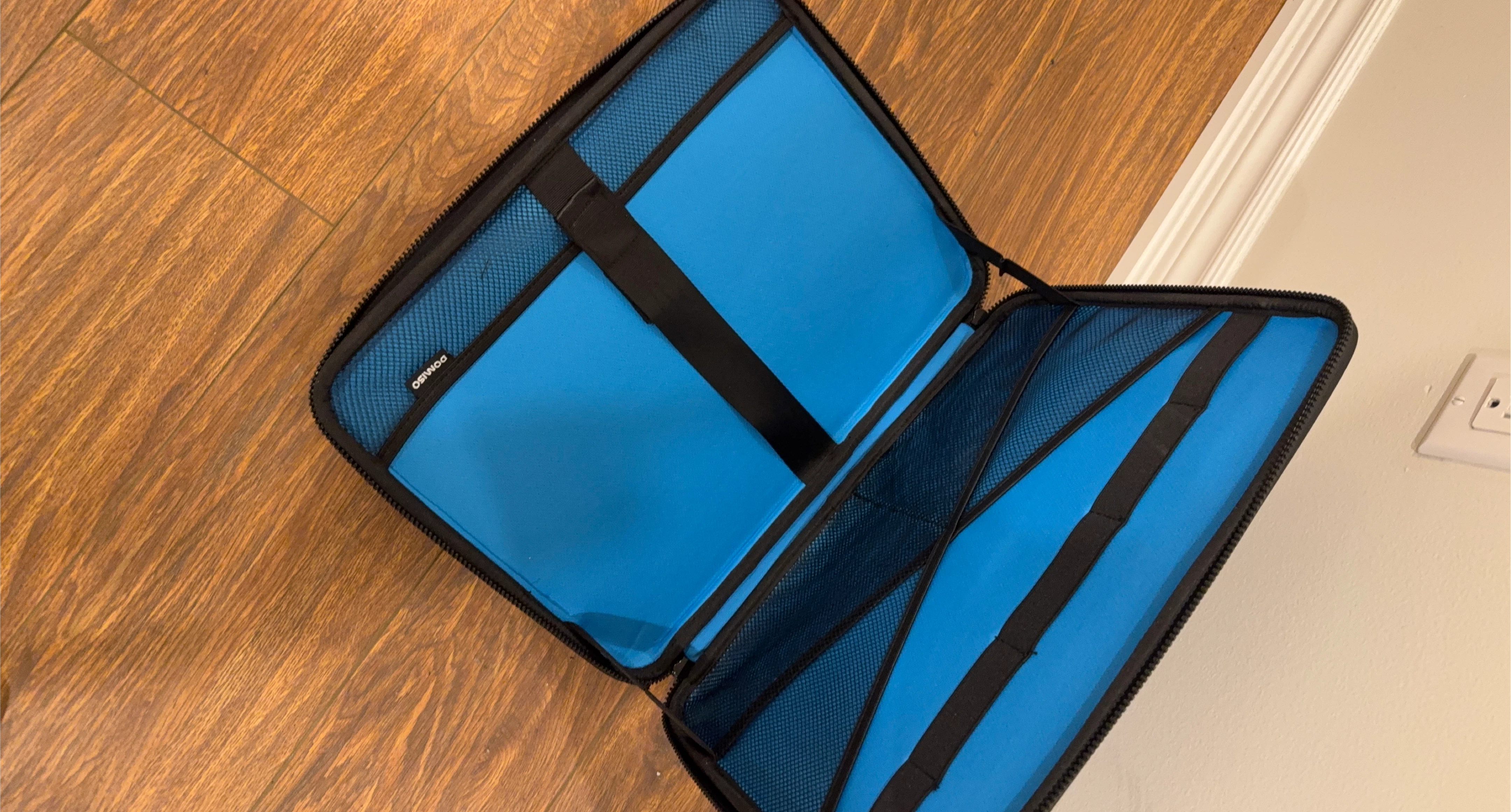 Domiso Black Laptop Case